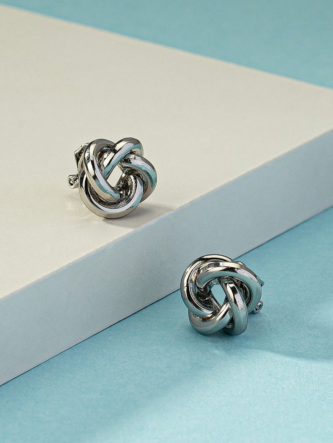 Classic Silver Twisted Geometric Metal Ear Clips (Non-Piercing)